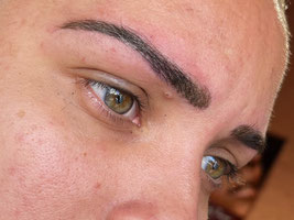 Sourcils, cils et microblading